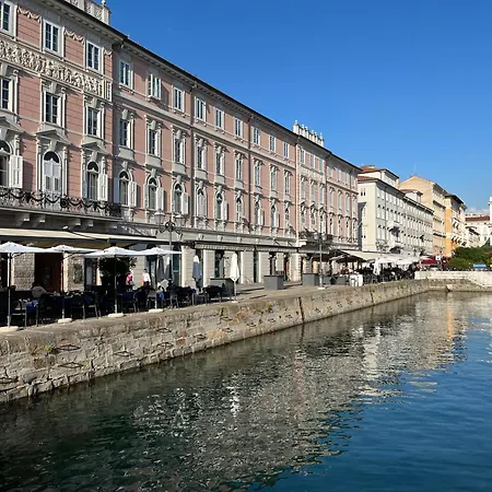 Apartamento Habemus Loft - The Twins Raffinato Design Contemporaneo Nel Cuore Storico Di Trieste