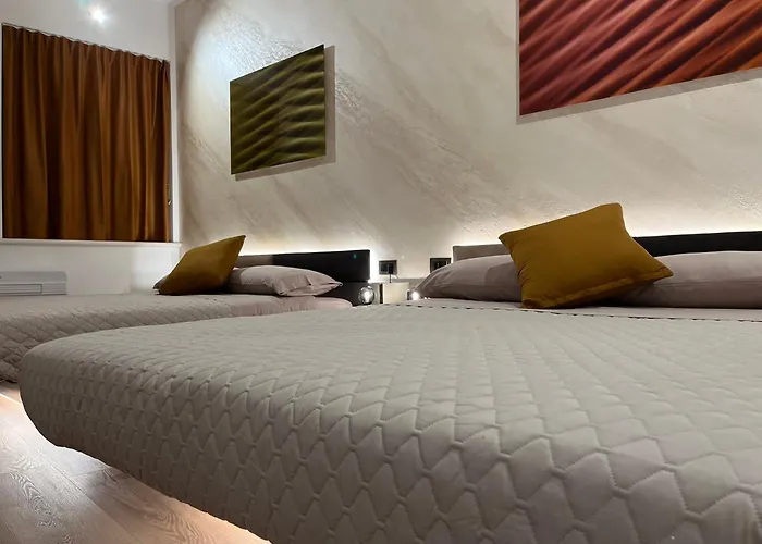 Habemus Loft - The Twins Raffinato Design Contemporaneo Nel Cuore Storico Di Apartamento Trieste